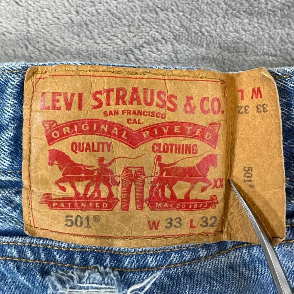 Levi's 501 Original Fit Jeans Men's Size 33x32 Blue Distressed Button Fly